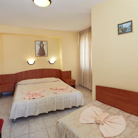 נסבר Family Hotel Andreev מראה חיצוני תמונה