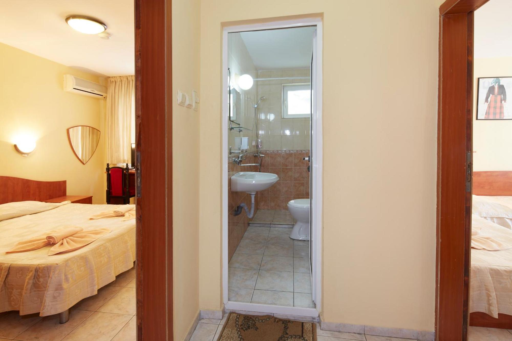 נסבר Family Hotel Andreev מראה חיצוני תמונה