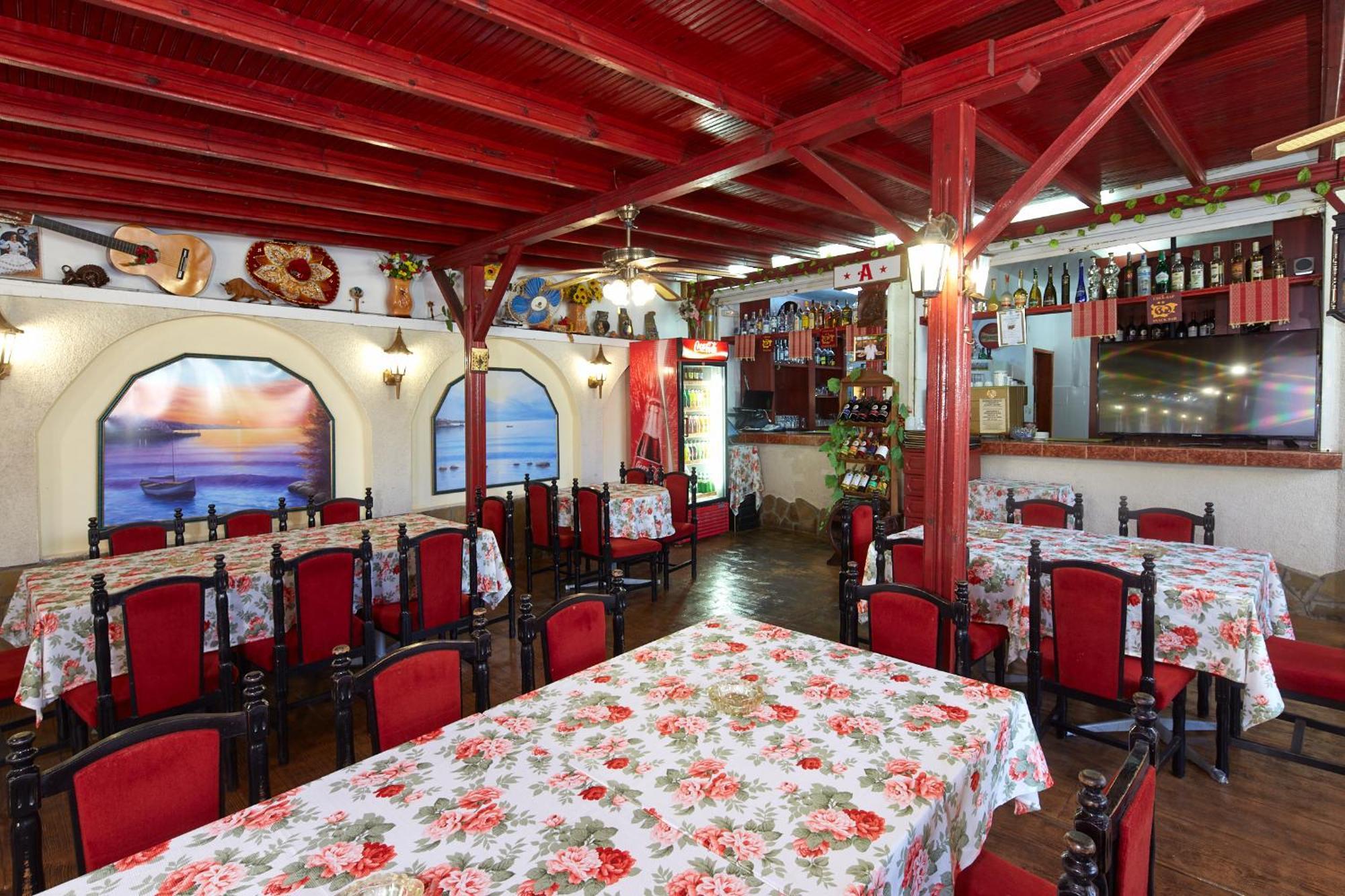 נסבר Family Hotel Andreev מראה חיצוני תמונה
