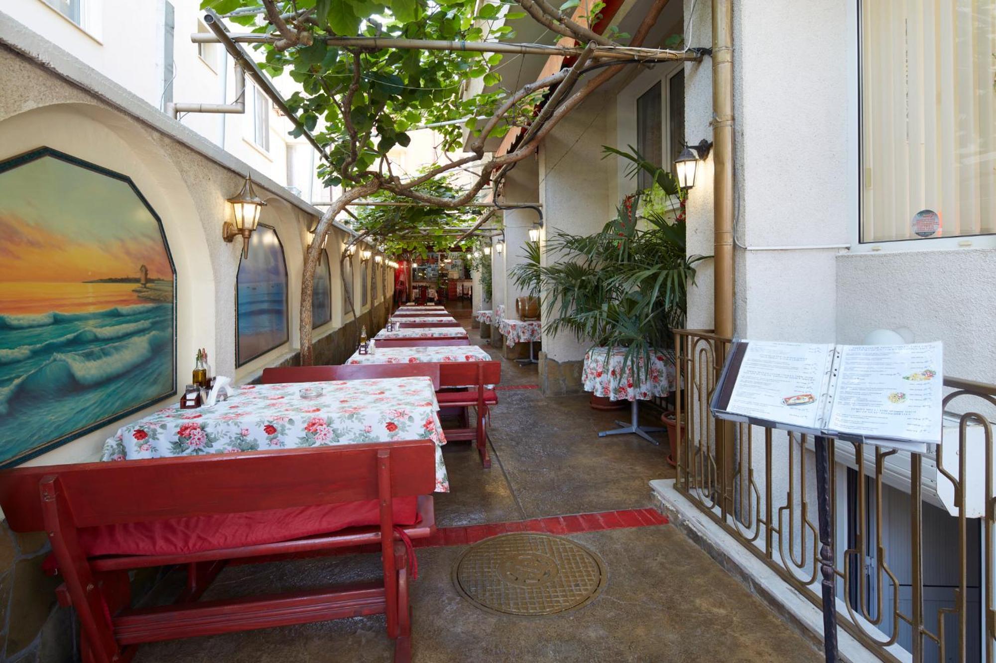 נסבר Family Hotel Andreev מראה חיצוני תמונה
