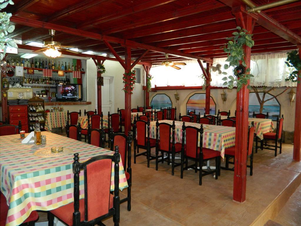 נסבר Family Hotel Andreev מראה חיצוני תמונה