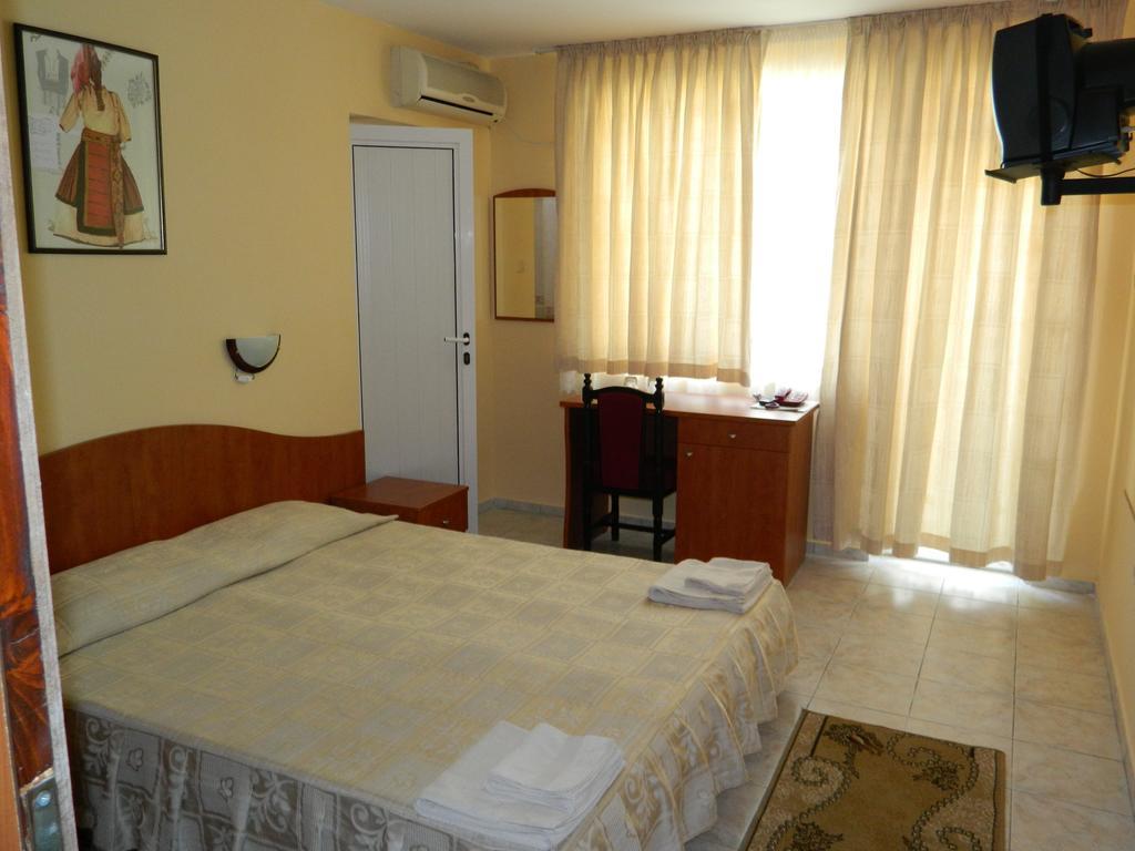 נסבר Family Hotel Andreev חדר תמונה
