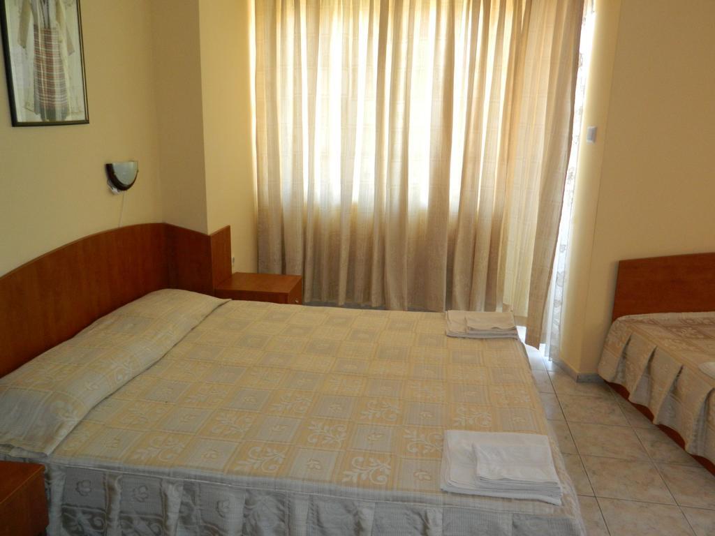 נסבר Family Hotel Andreev חדר תמונה